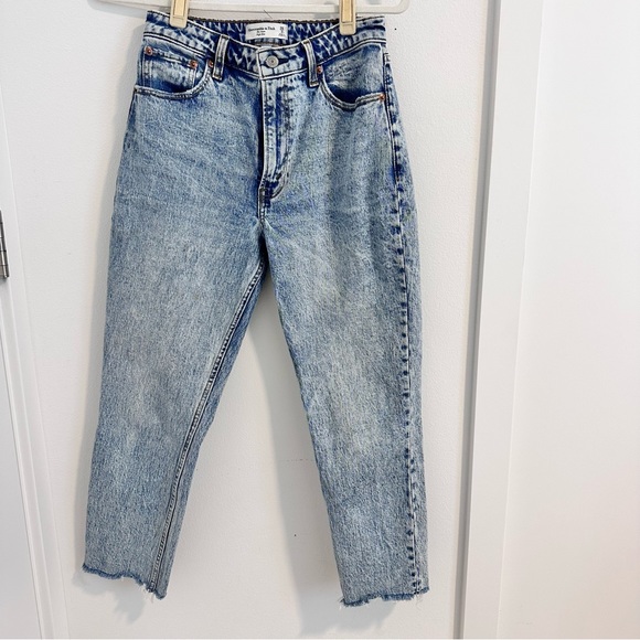 Abercrombie Curve Love straight leg crop jean - Picture 1 of 5